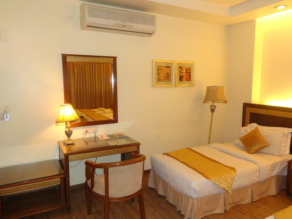 Hotel Picasso Paschim Vihar Delhi - Couple Friendly Local Ids Accepted חדר תמונה