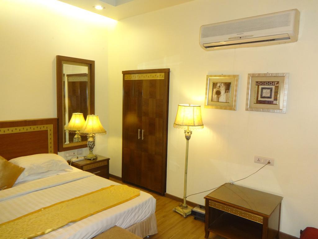 Hotel Picasso Paschim Vihar Delhi - Couple Friendly Local Ids Accepted מראה חיצוני תמונה